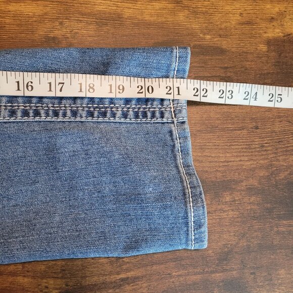 Maurices Jeans Womens 8 Low Rise Capri Thick Stitch Detail Medium Light Wash - Picture 8 of 10